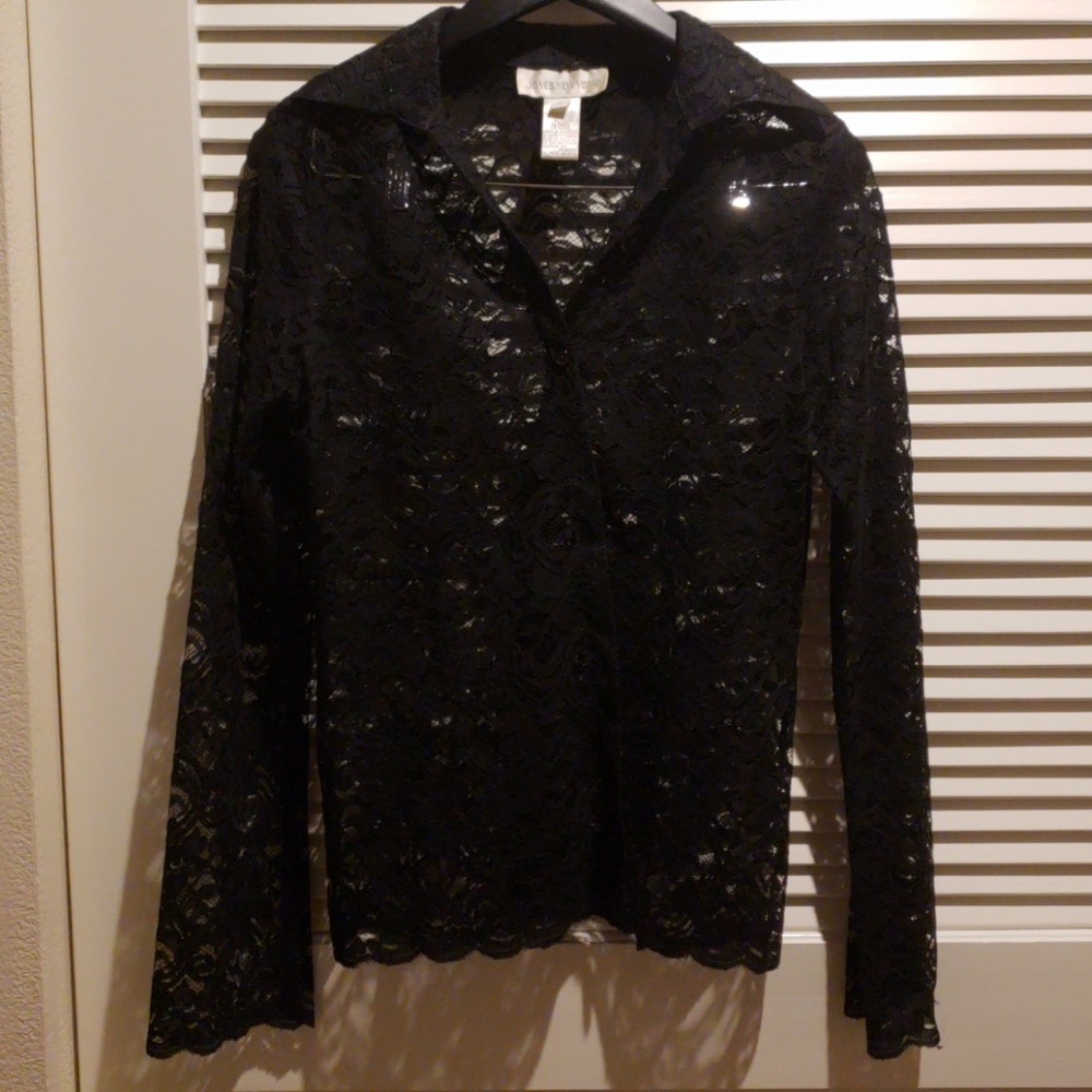 Jones New York black lace design button up top